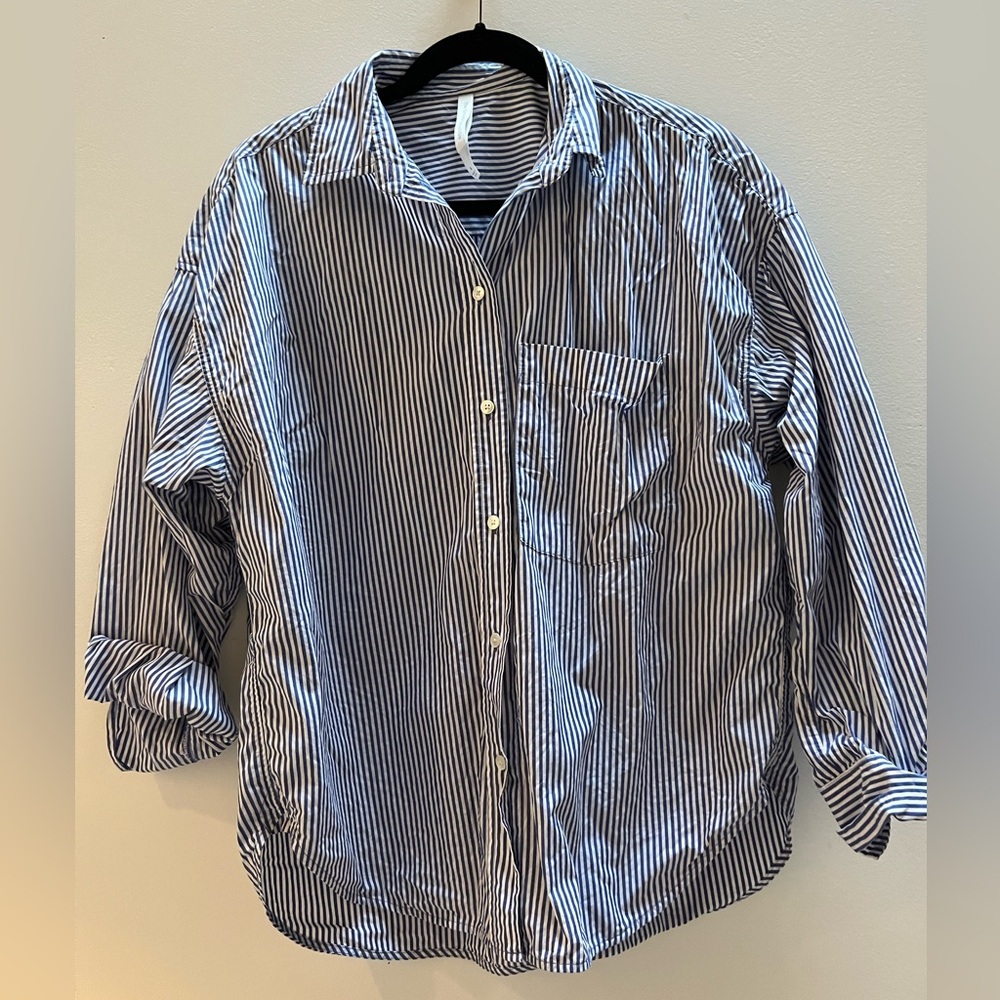Aritzia The Group Babaton Everyday Blue and White Striped Button Down Shirt